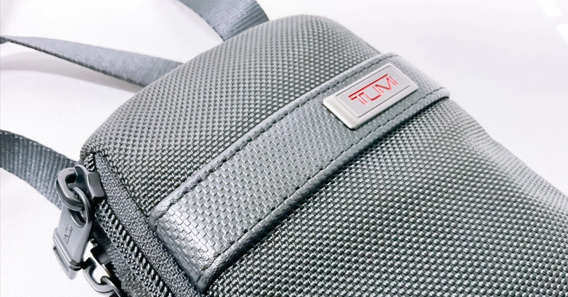 TUMI】「スモール・クロスボディ・ポーチ」を3ヶ月使用した感想