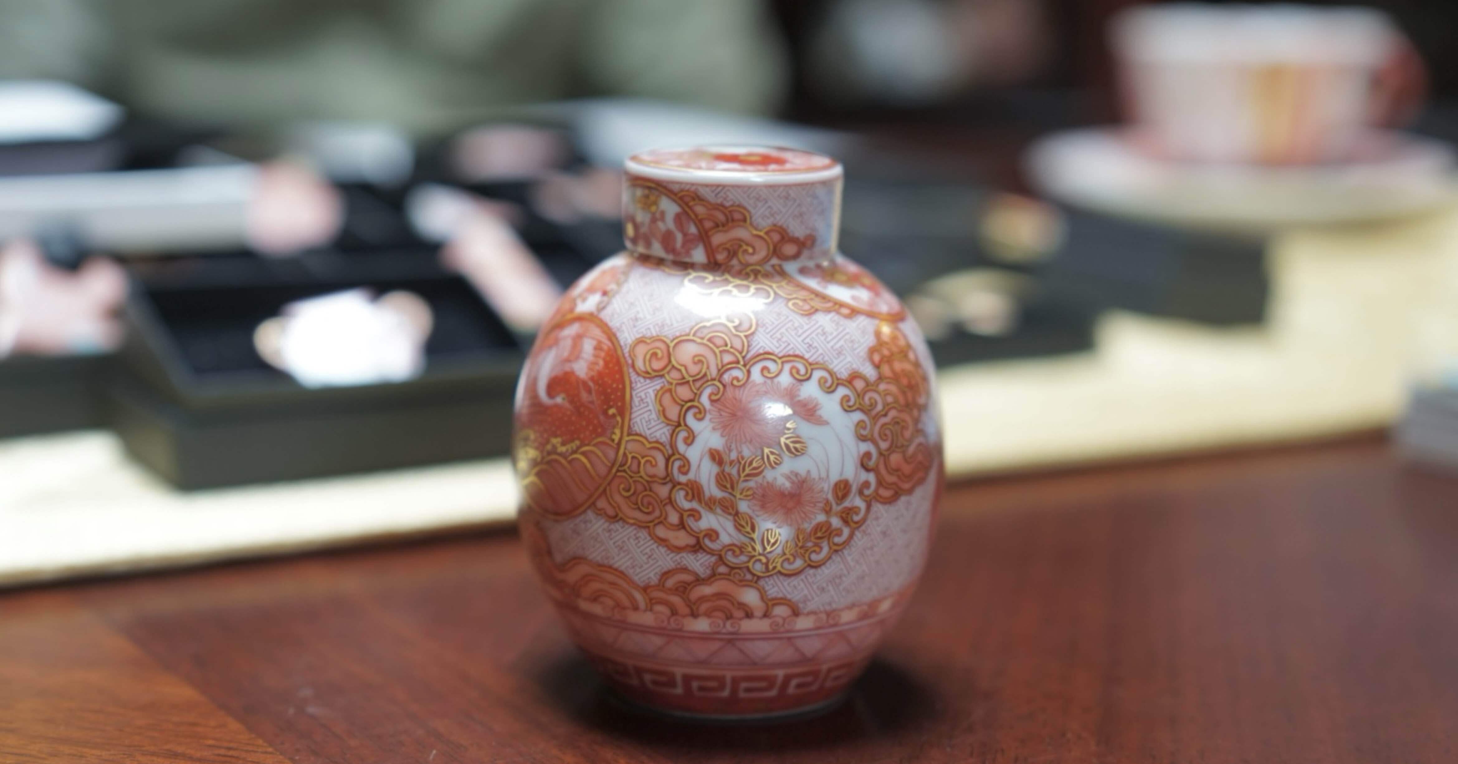 九谷焼 赤絵金彩牡丹の図盃一対 細密 在銘 箱入り 明治期 キレイ 九谷焼