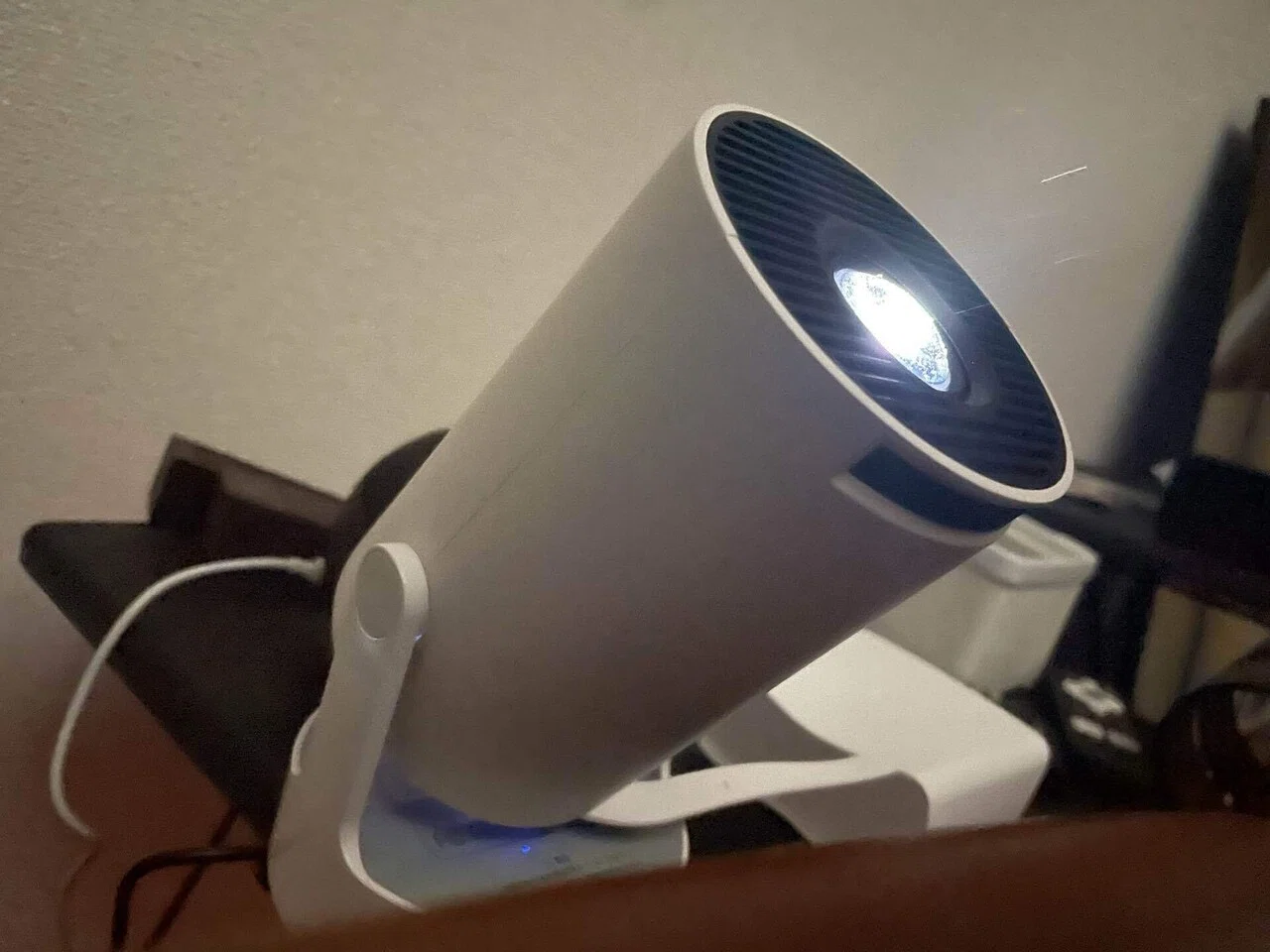 例の筒形プロジェクター買ってみた｜INOMUSICA