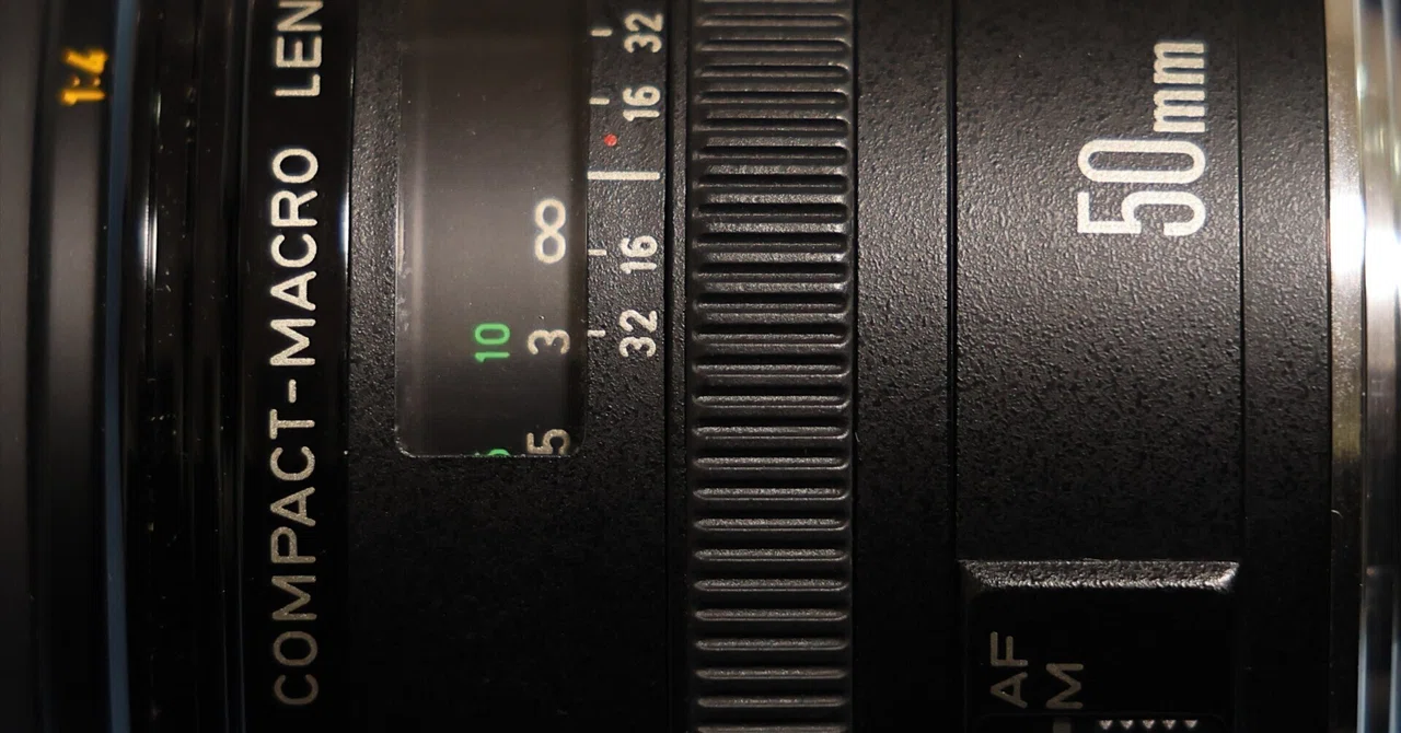 オールドレンズと呼ばれない者達④ EF50mm F2.5 コンパクトマクロ｜大佐藤