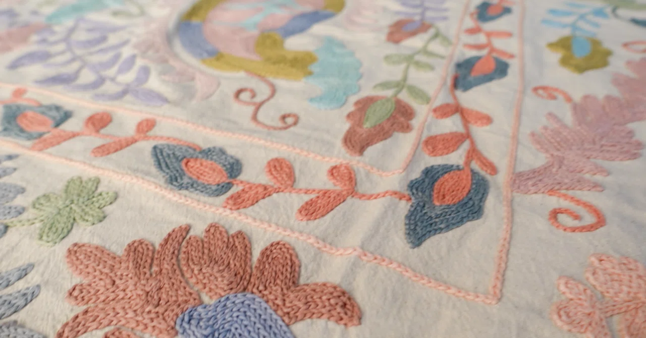 ビンテージスザニ刺繍　大判マルチカバー 世界に一枚
