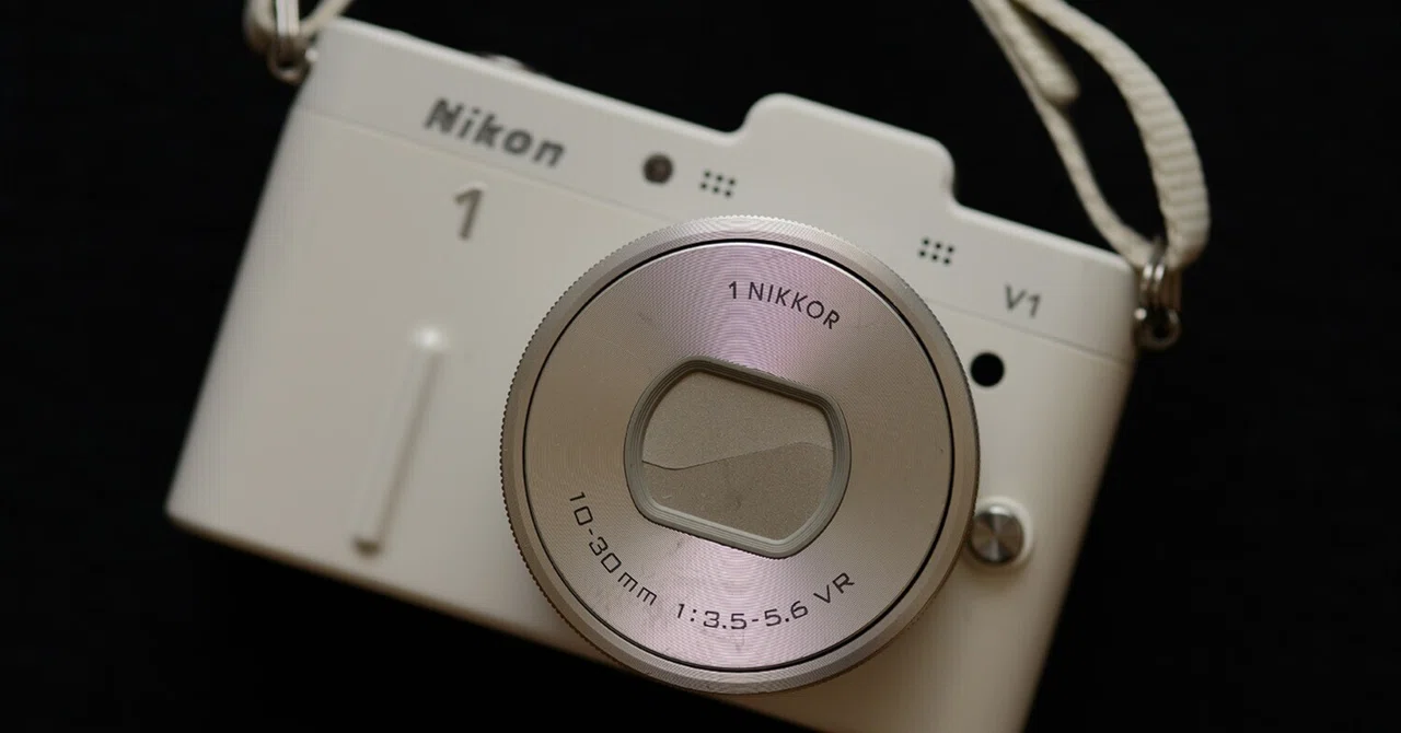 Nikon 1 V1 ホワイト NIKKOR 10-30mm レンズ付 極私的写真講座」42 NIKON V1｜関幸貴