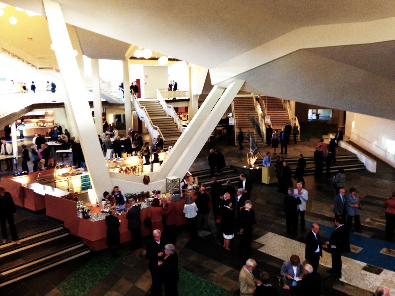 見た目は派手だけど実は繊細 ベルリン フィルハーモニー ハンス シャロウン 1963 建築アルバム 104natoo Note 見た目は派手だけど実は繊細 ベルリン フィルハーモニー ハンス シャロウン 1963 建築アルバム 104natoo Note