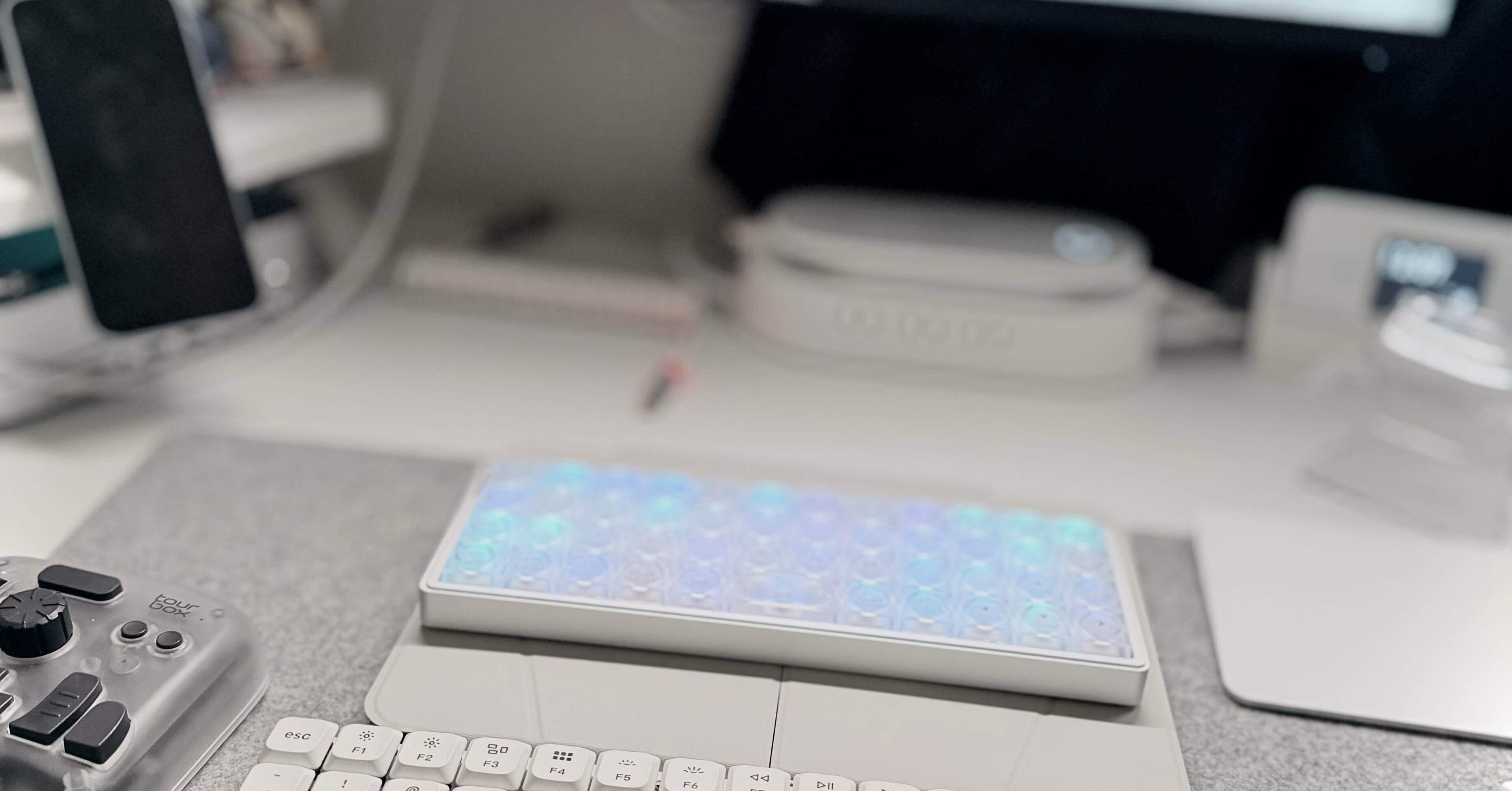 LUMA40｜iPadで「描く」を邪魔しないキーボード｜shiki(しき)