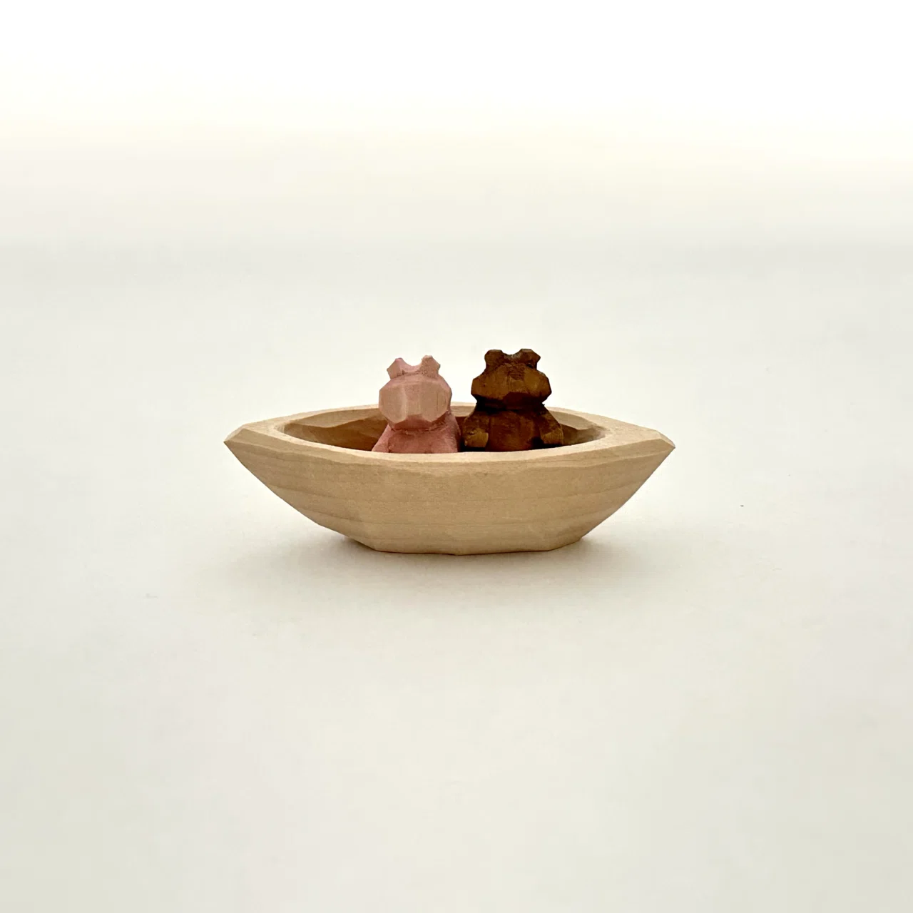 作家　陶芸作家　人気作家　ミニオーバル　立体くま くま、クマ、熊🐻北海道の木彫りと出会う旅➀｜ウィズアース北海道
