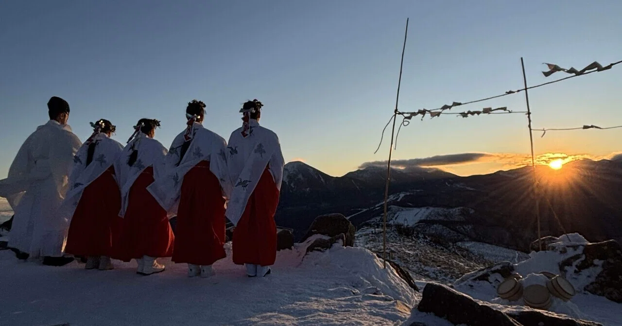 息を呑む場所で迎えた、はじまりの時間 ― 車山神社｜Natsumi Yamakawa