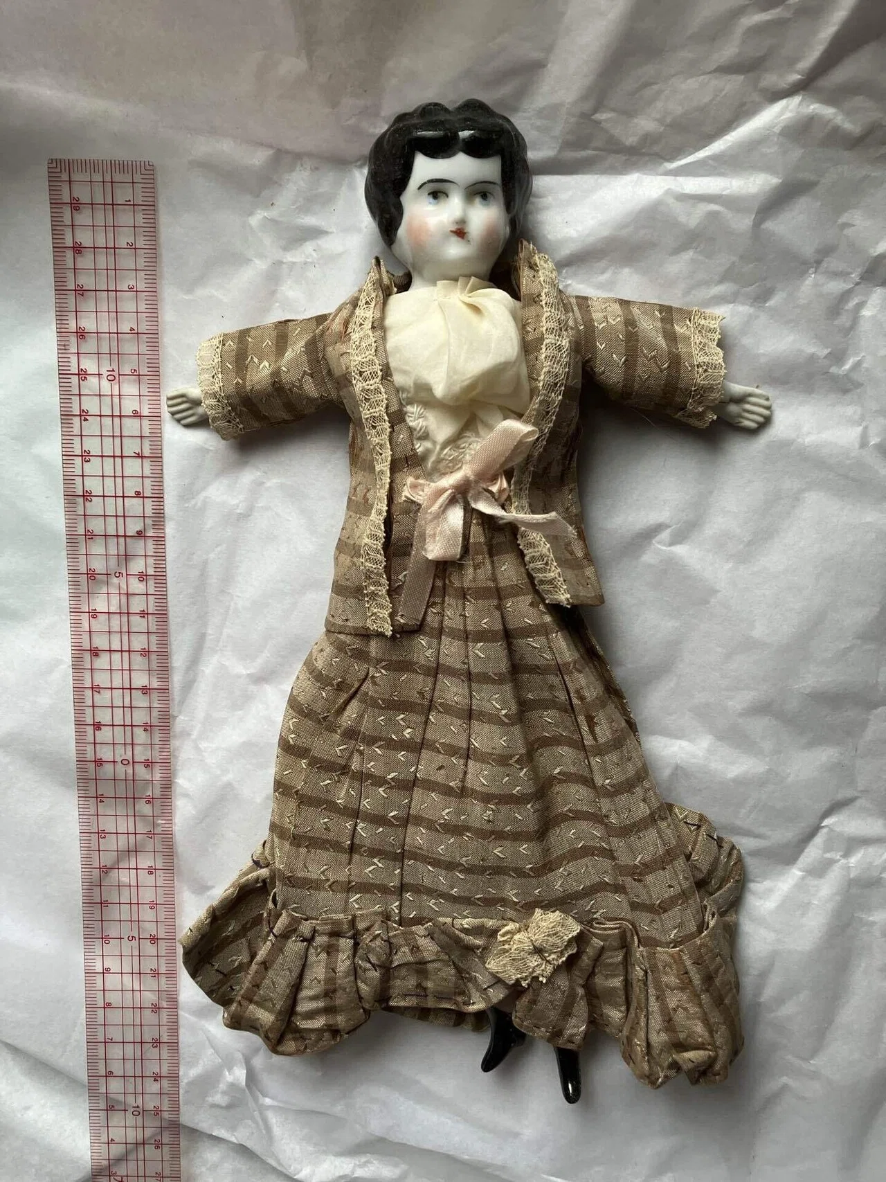 レア　アンティーク　チャイナヘッドドール　小さな小さな可愛い子 小さなチャイナヘッドドール 10、5cm ドールハウス アンティーク
