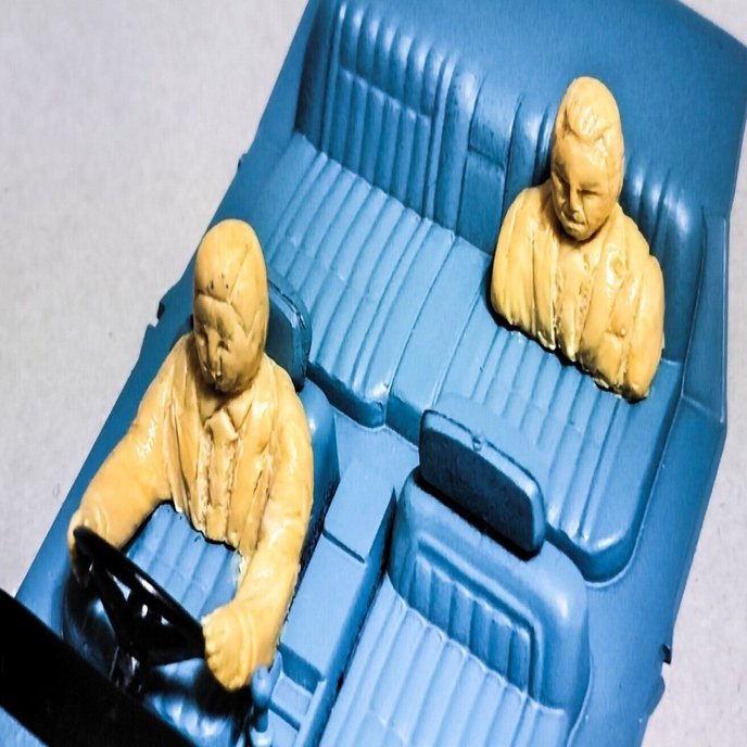 プラモ】フィギュア自作&4ドア化！｜童友社 約1/24 クジラクラウン