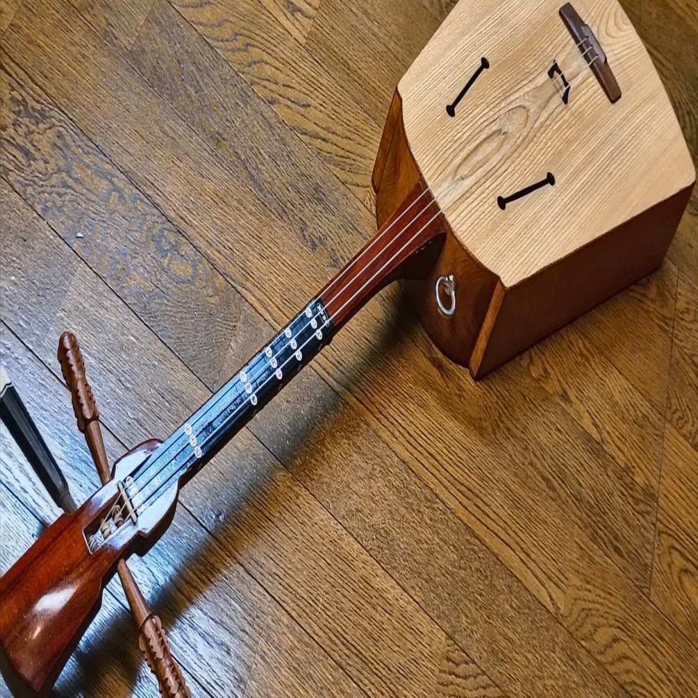 三線系統と思われる謎楽器（多分創作）の復旧｜書肆萬年床（万年休眠中）