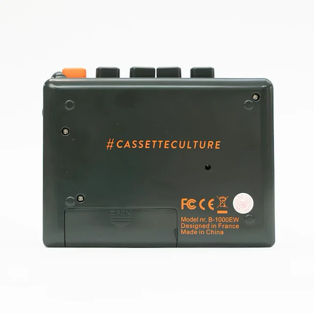 ポータブルカセットプレーヤー B-1000EW カセットプレイヤーRTM B-1000EW：【実機レビュー】カセットの概念を