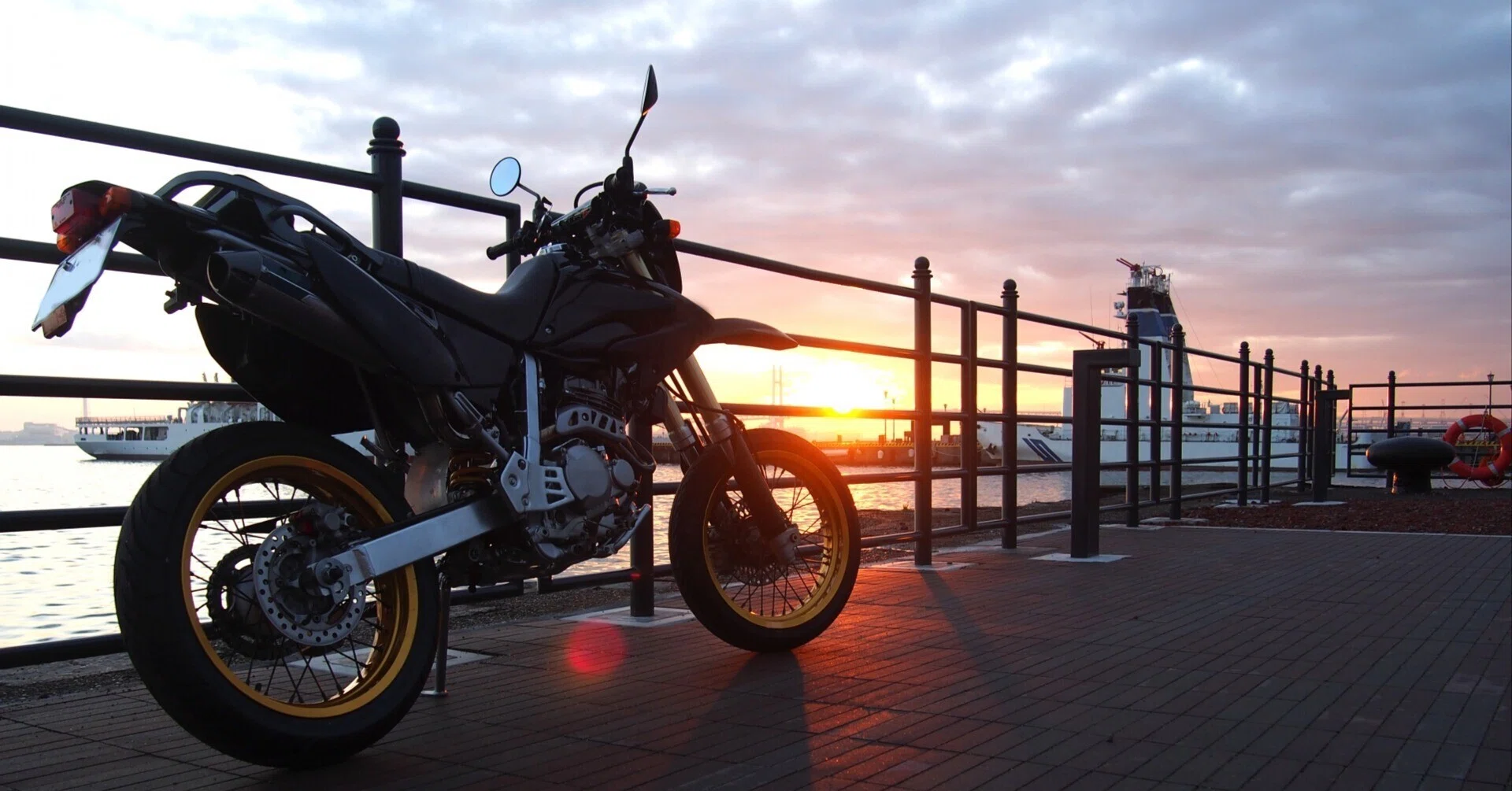 冬ツーリング必須！バイク用電熱ベストおすすめ8選│12V車体給電とUSB