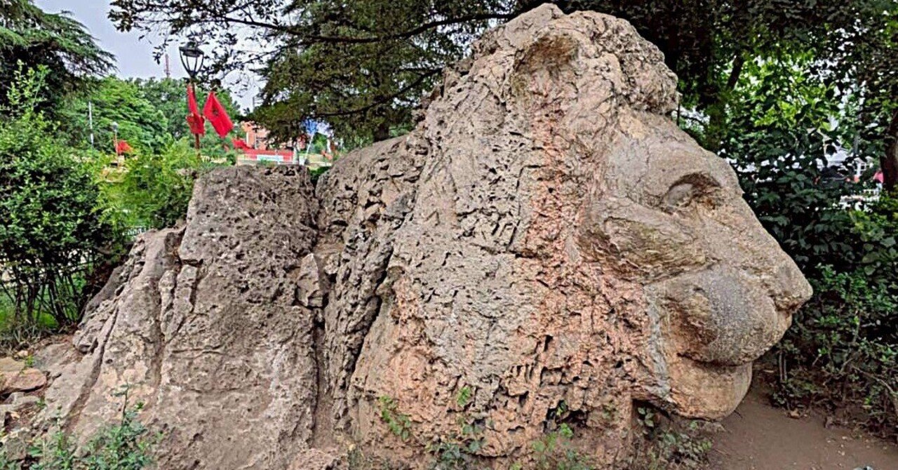 モロッコのスイス？森に眠るライオン像とイフランの静かな時間