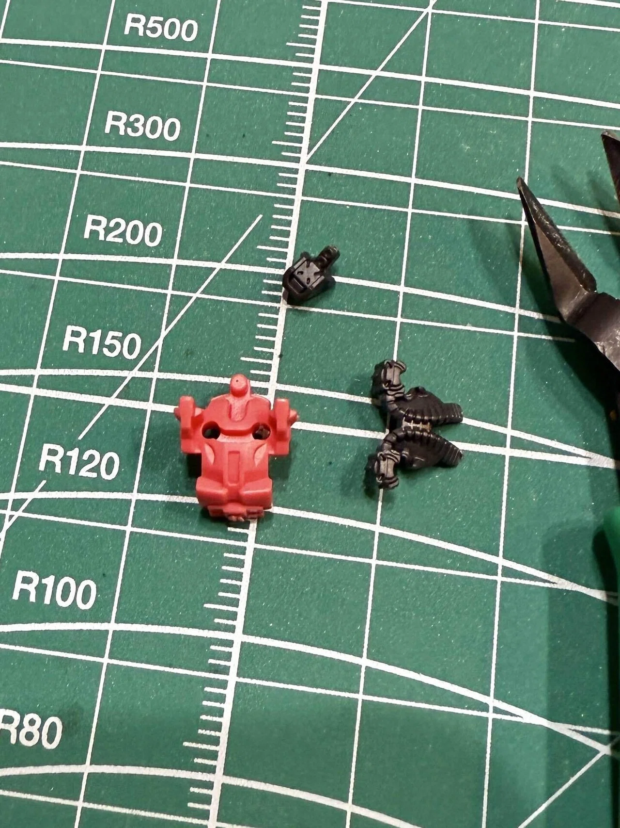ガンプラ製造記〜赤いガンダム〜｜上総。