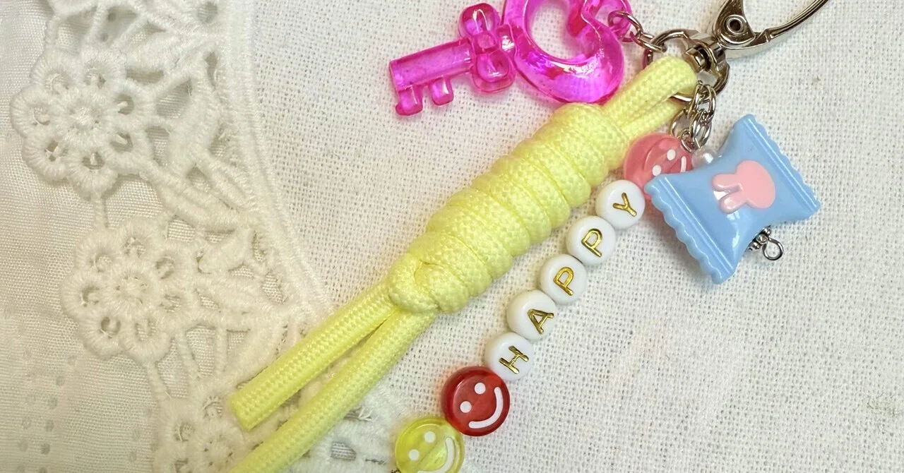 ハンドメイド】パラコードでバッグチャーム｜hanatome