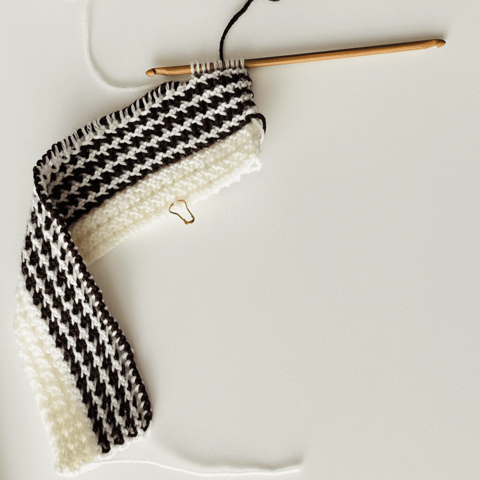 ダブルフックアフガン編みでリバーシブル模様｜型紙ニット komi