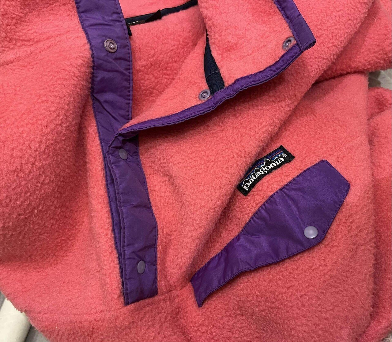 サーモンピンクのPatagoniaスナップT ｜クリス ケイト/ Chris Kate