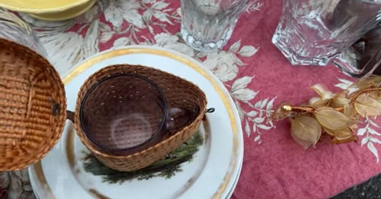 フランスの温泉水を飲むための道具？蚤の市で見つけたアンティーク