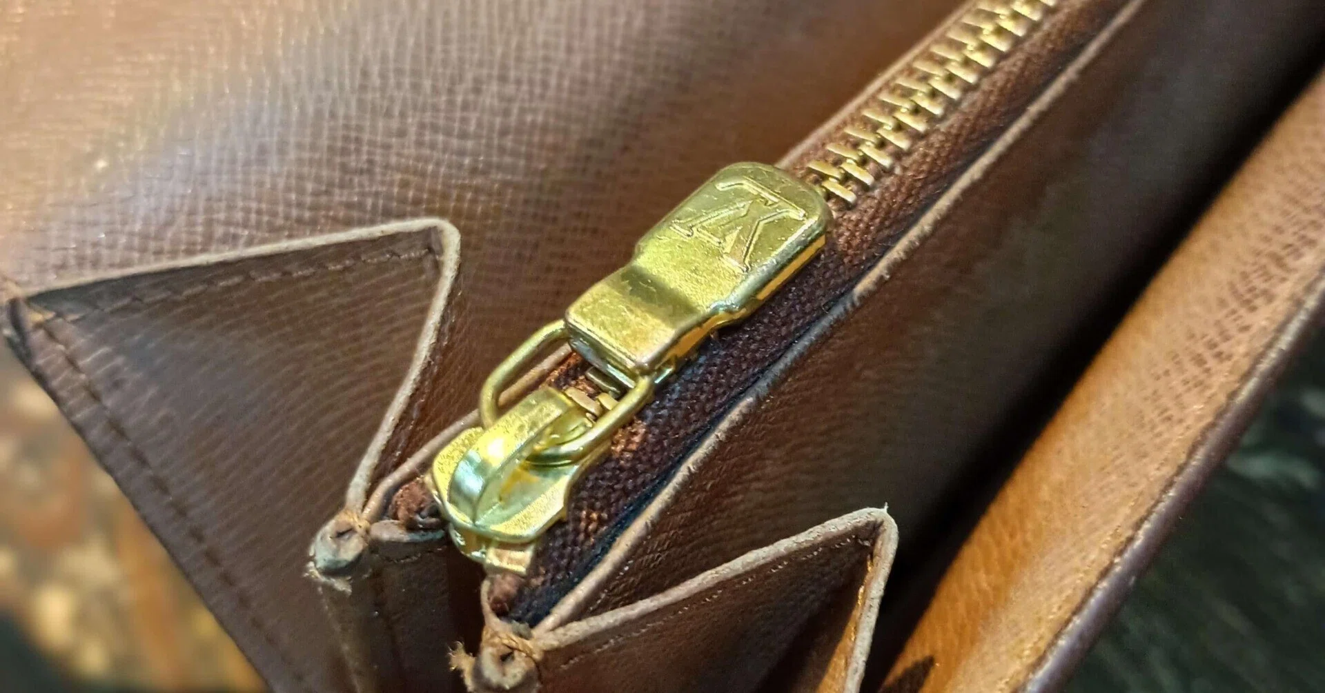 LOUIS VUITTON 財布 長財布 モノグラム　ファスナー不良要修理 ヴィトン【ジッピーウォレット修理】長財布のファスナー故障