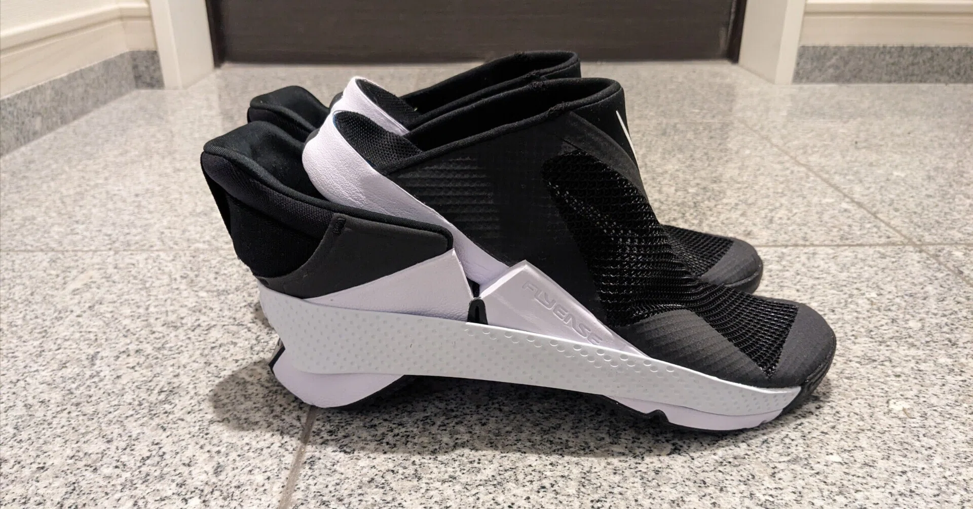 安くなっているNike GoFlyEaseを買う(もしくは女性用シューズを男性が 