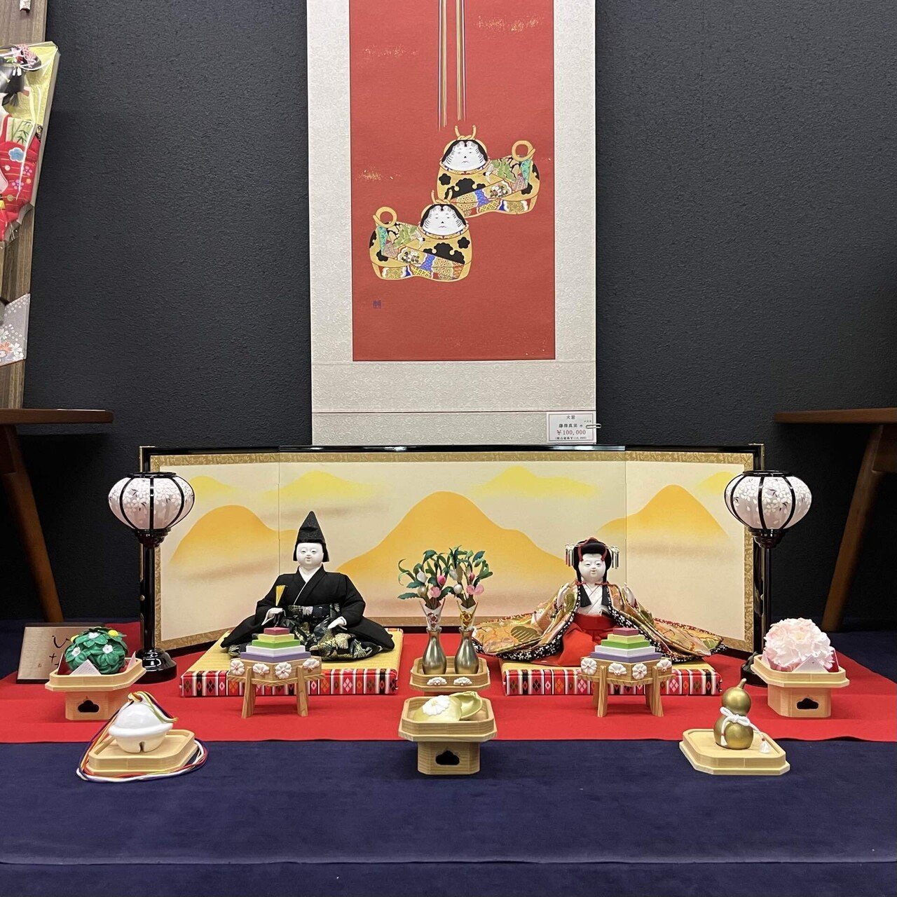 上巳の節句の室礼に一幅いかがでしょうか。 掛軸 犬筥｜さし源本店