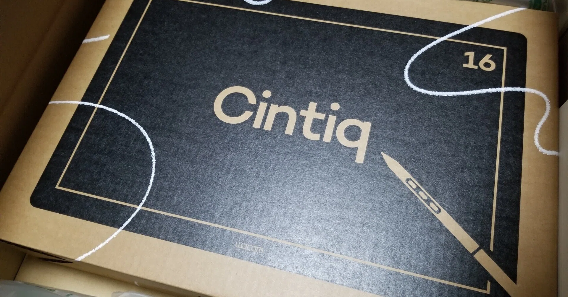 液タブデビューした話：Cintiq 16（DTK168K4C）を選んだ理由｜Azure