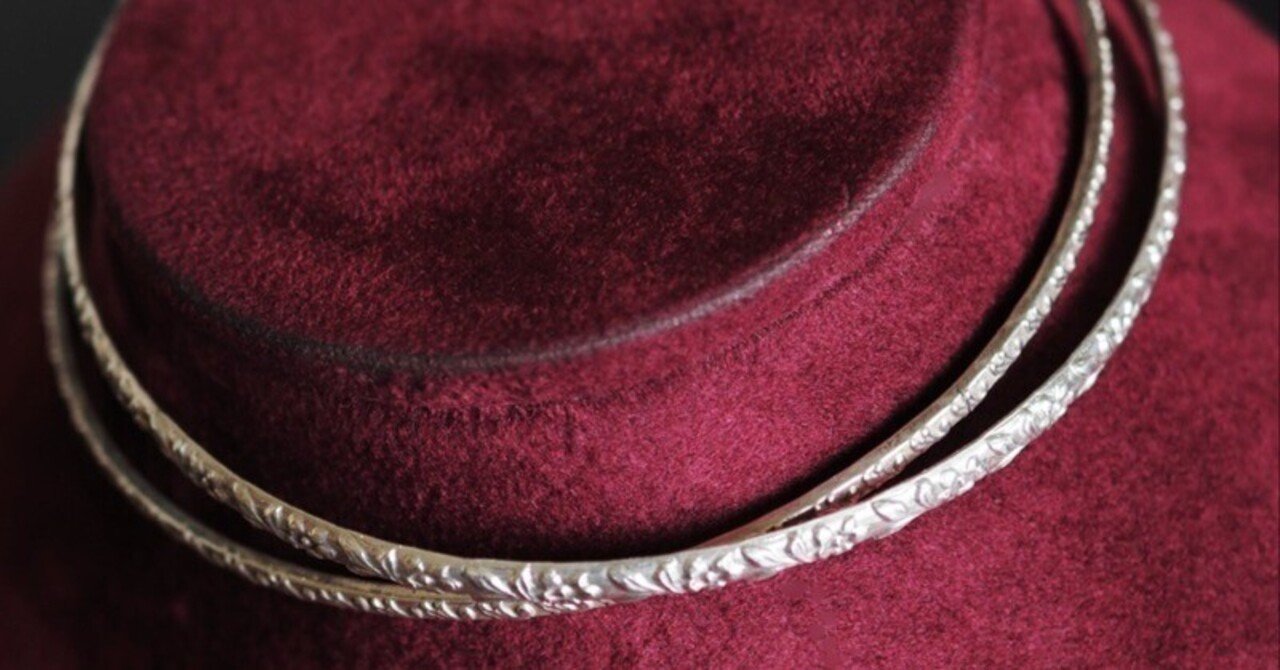 静かな陰影をまとう、フランスのアンティークシルバーバングル｜toko-silver