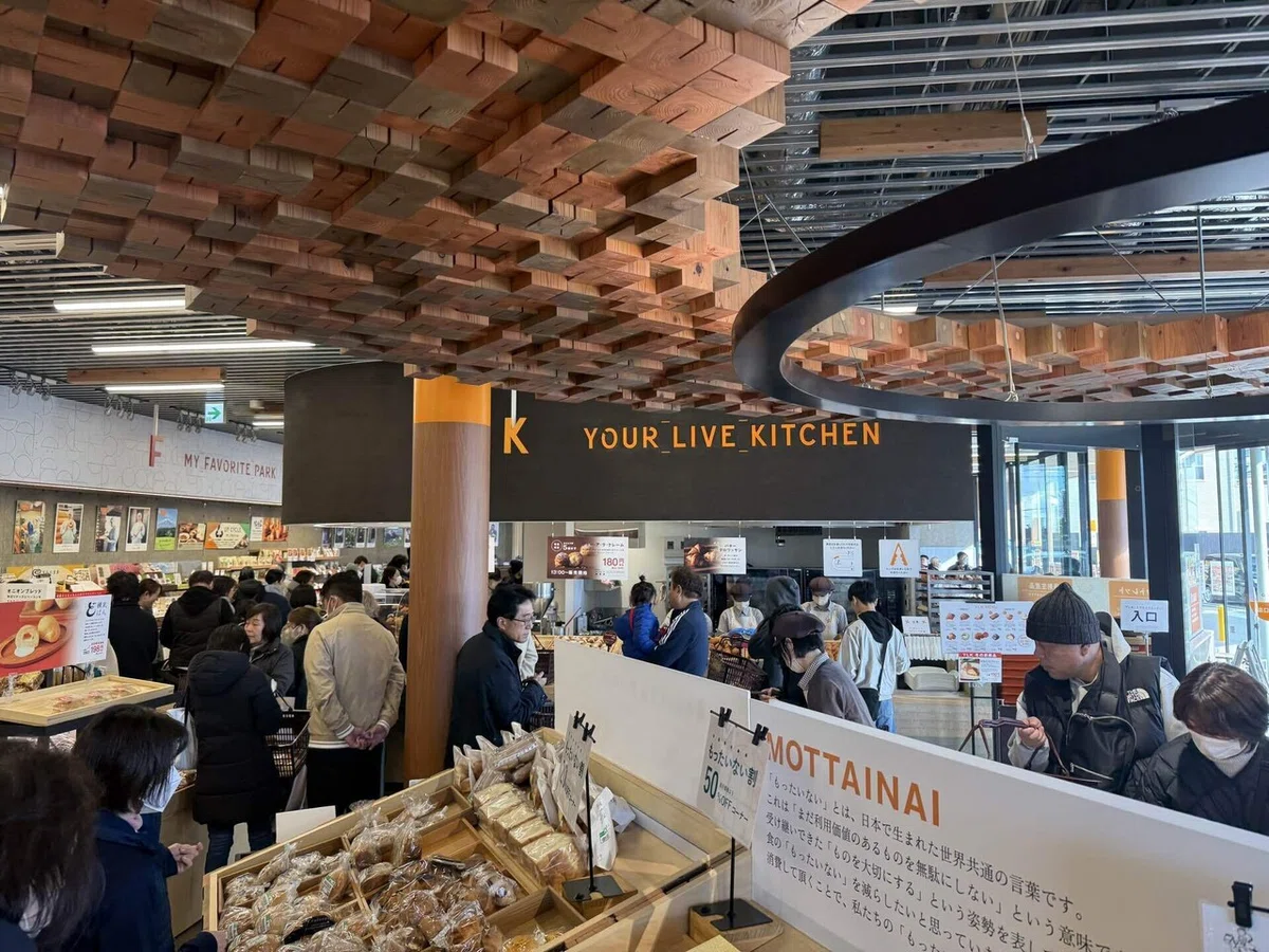 工場直売の誘惑が止まらない。ヤタロー地産地消工場店は“通ってしまう”理由がある|東海グルメ旅ログ|50代夫婦Shazzan