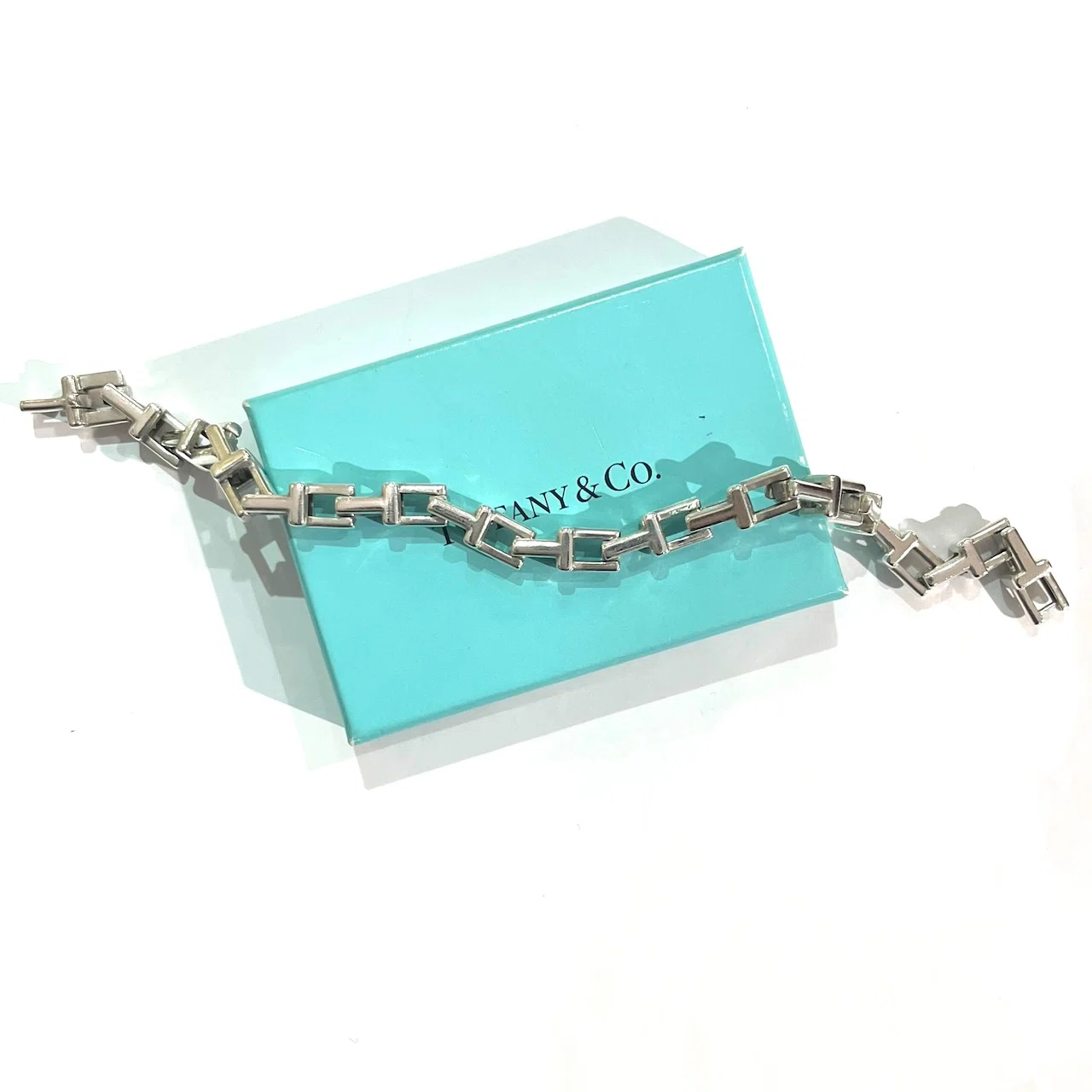 TIFFANY&CO.】写真掲載多数！メンズ層人気拡大中！静かな輝きが手元を 