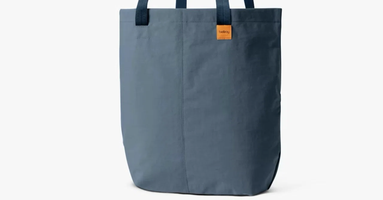 美品　定価2.3万　ベルロイ　bellroy トートバッグ ネイビー 美品 定価2.3万 ベルロイ bellroy トートバッグ ネイビー ベルロイ