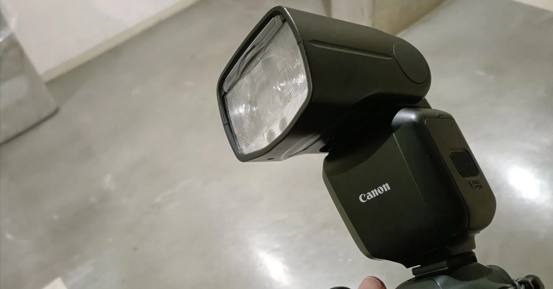 サードパーティーストロボを買っている場合ではない！Canonのストロボ