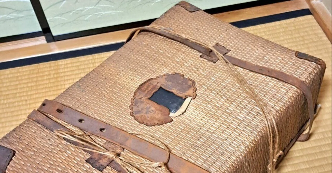 付喪神がいたら怒られるかもしれない。柳行李の鞄を解体してる｜潮佳澄