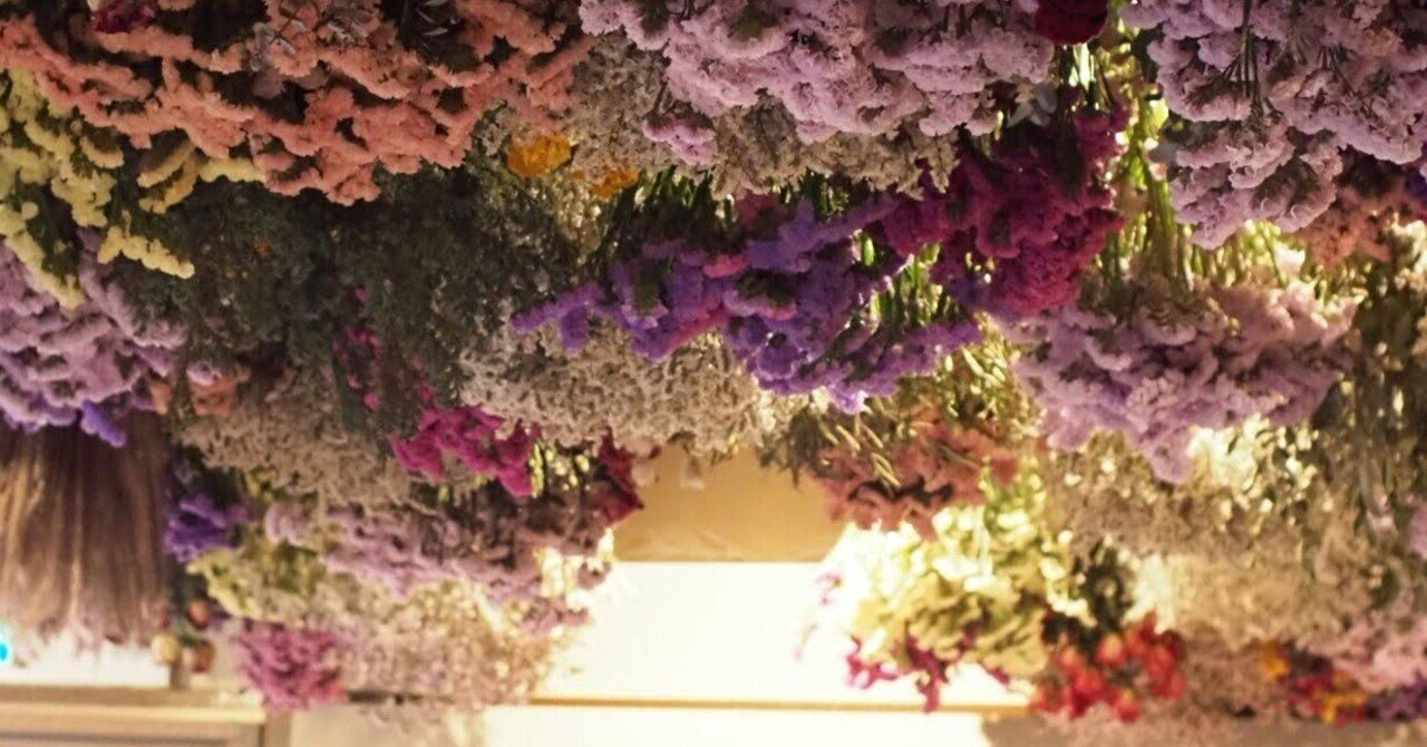 風水の正体】ドライフラワーは本当に「死んだ花」なのか？繁盛店が