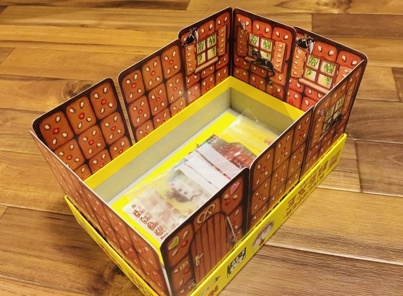 お菓子の魔女 屋根として重ねられた お菓子カード 慎重に抜いていく緊張するボドゲ ノブ Note お菓子の魔女 屋根として重ねられた お菓子カード 慎重に抜いていく緊張するボドゲ ノブ Note