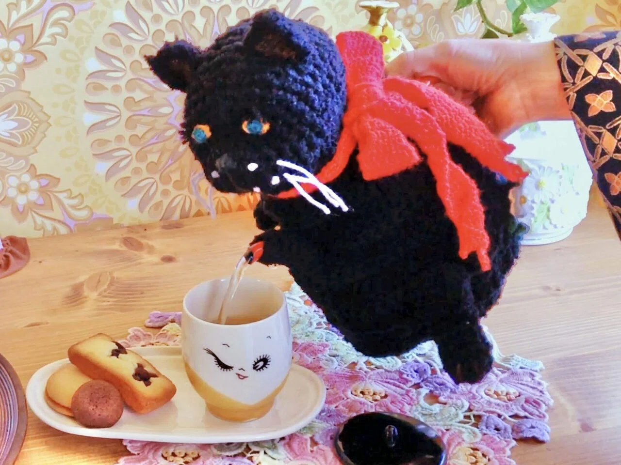 かぎ針編みで黒猫のポットカバー｜Sewin'暮らし(ジェーン本田)