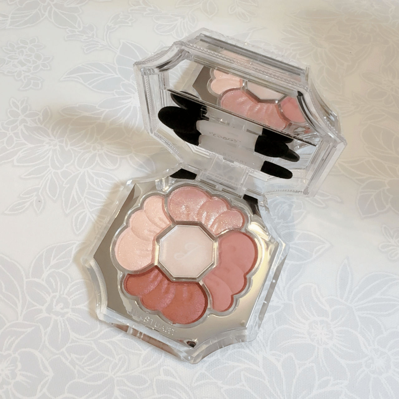 春新作コスメ】ジルスチュアート ビューティのドレスドブルーム アイズ