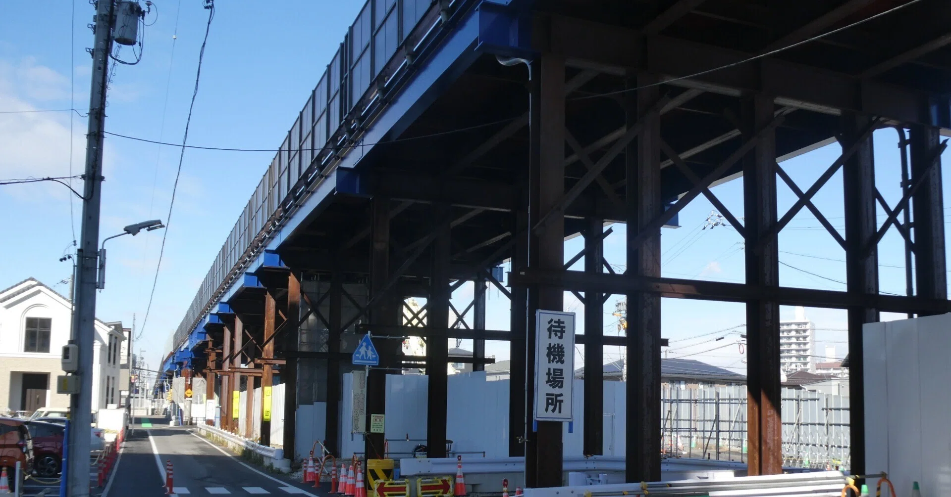 名古屋市隣接の市街地を貫く仮設高架橋の状況（2026/1時点）｜全国交通
