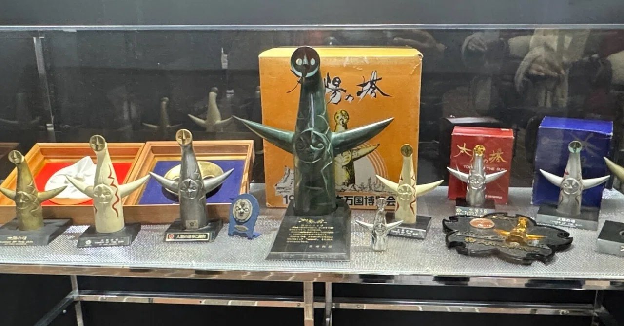 我が家の宝物・昭和45年・大阪万博のお土産品【太陽の塔】鉄製 EXPO70 太陽の塔オブジェ | アンティーク家具と喫茶キャバレーのネット