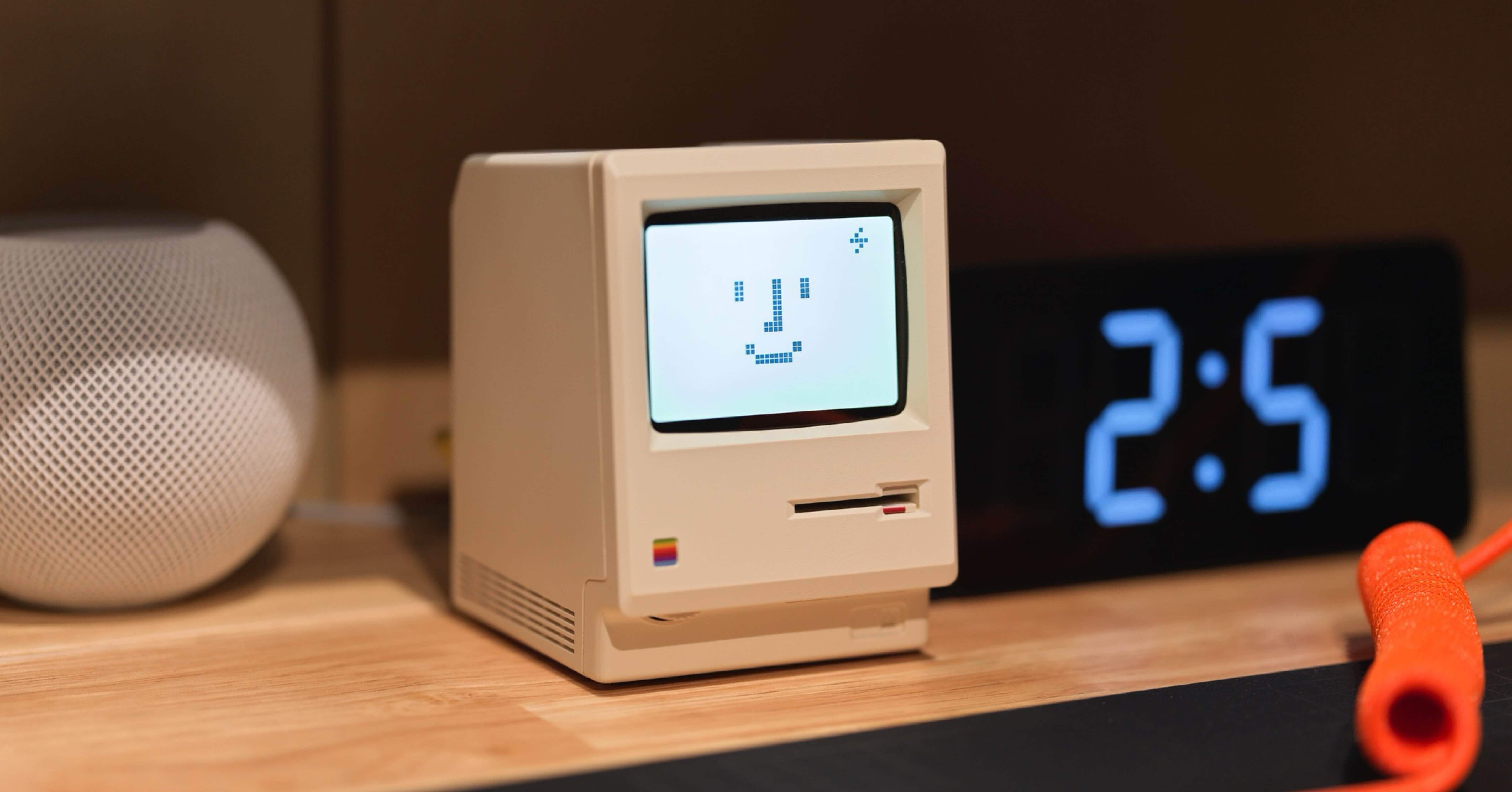 ガジェット好きなら押さえたい：飾る時計Maclock WB-8｜Takashi Nishimura