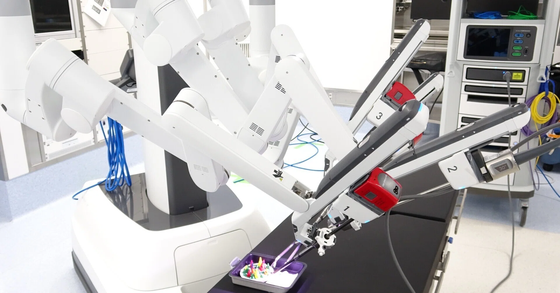 手術支援ロボット「da Vinci（ダヴィンチ）Xi」導入のご案内｜聖