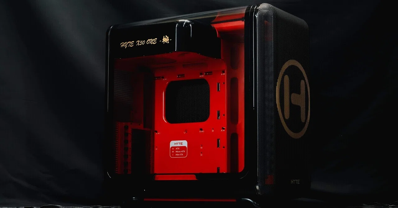 HYTE X50 PCケース 黒×赤 Y70 touch infinite - Our New PC Case with LCD Screen - Black