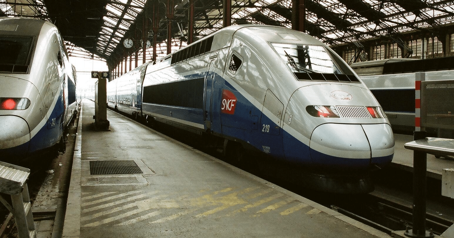 Y*a様 外国まとめ　約３㎏ スタッズ・トリプル・ジップ・クロスボディ | Anya Hindmarch JP