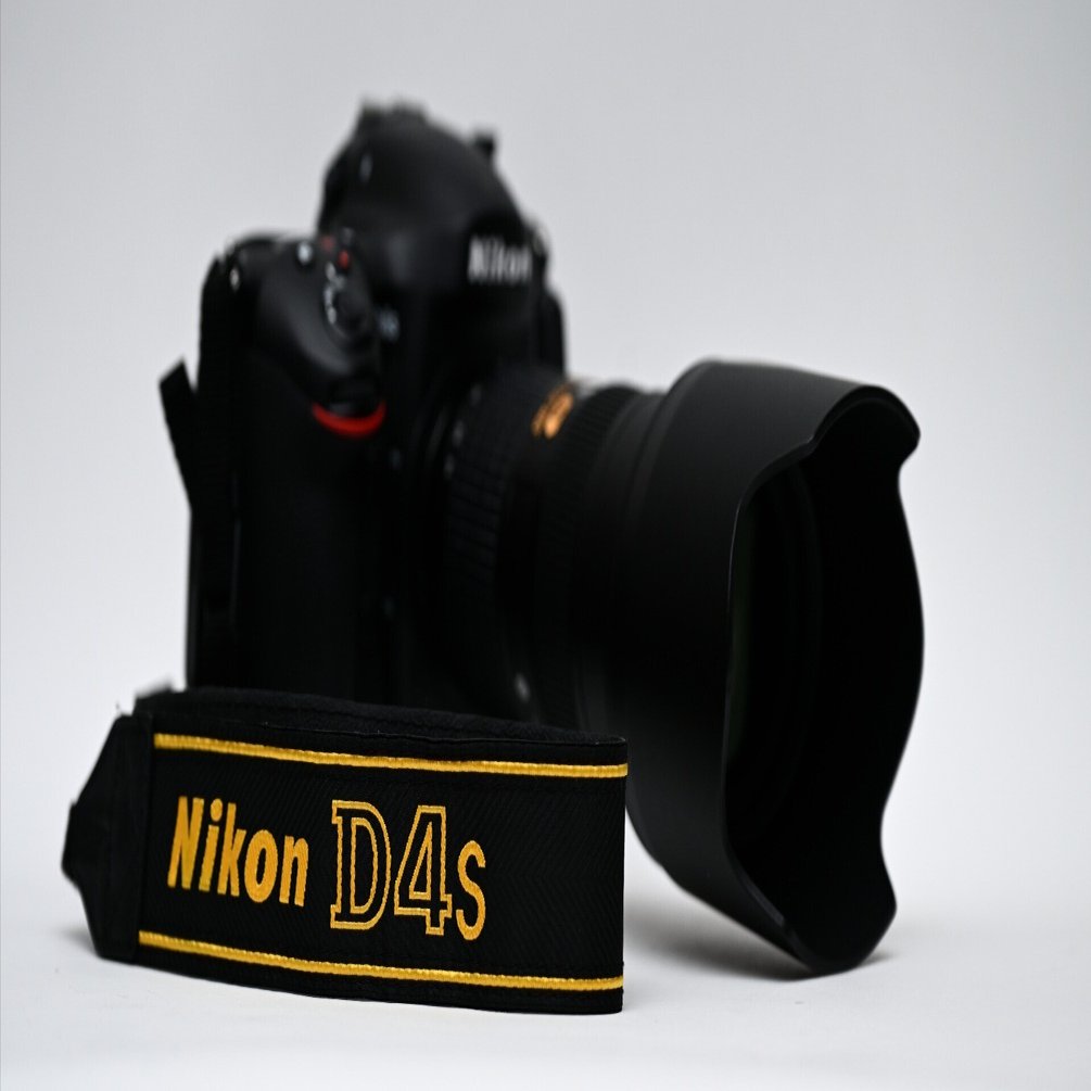 U★Nikon D4s デジタル一眼レフカメラ　ショット数10万回未満 U☆Nikon D4s デジタル一眼レフカメラ ショット数10万回未満 Nikon D4s