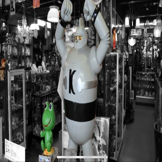 唯一無二のライトのボックス型のオブジェインテリアにインダストリアル骨董市 新宮IKEAの隣で「自分だけの宝物」を探す。アンティークほんとくで