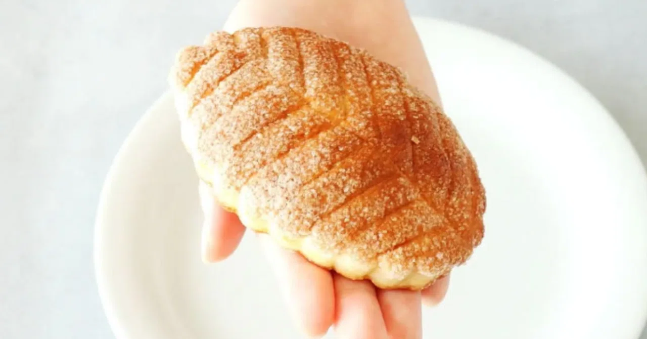 なぜこれが54円？常に先客がいる小さなパン屋の「たい焼きサイズの