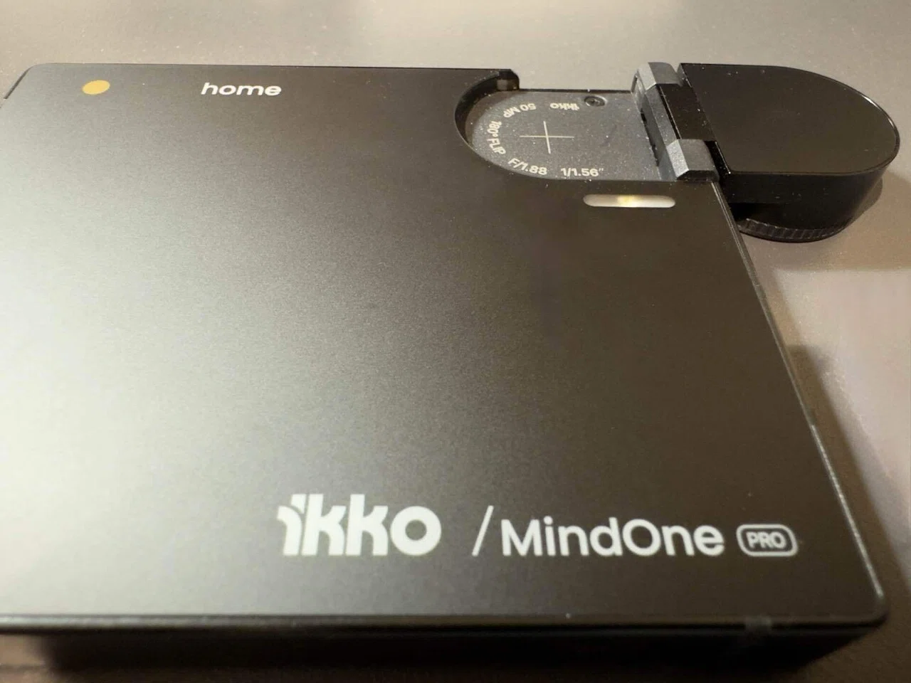 変形スマホ、IKKO MindOne Pro｜リリーさん