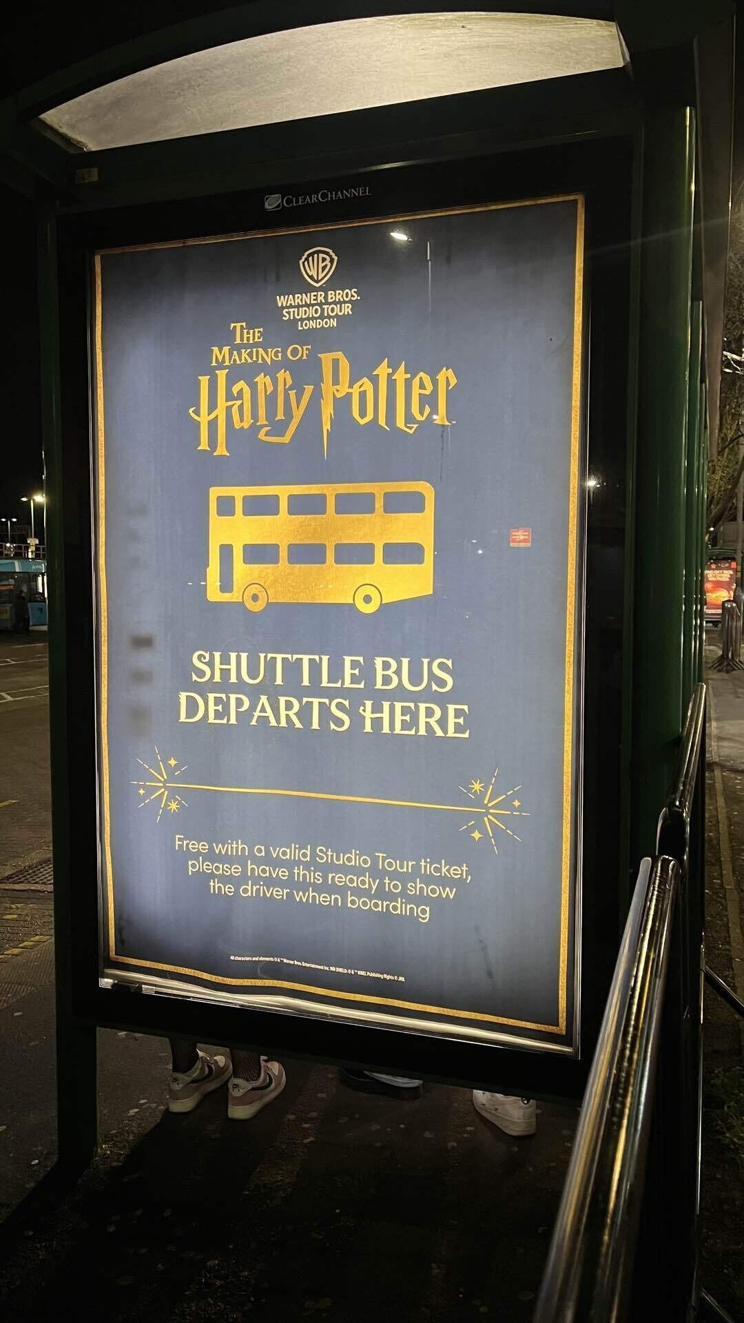 冬季限定、ロンドンで雪の中のホグワーツを見にいく｜JasCo