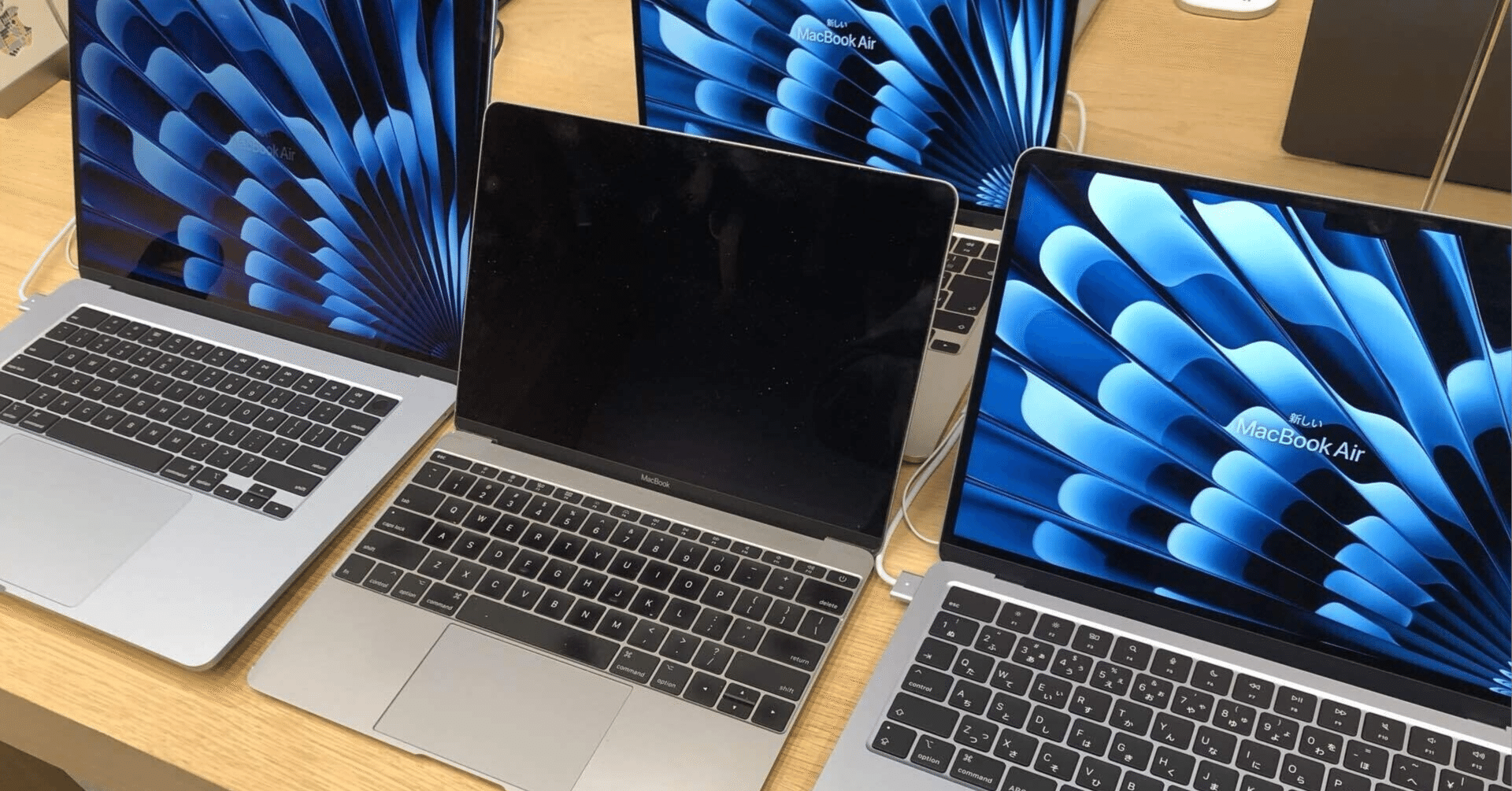 Apple 2025 MacBook Air M4 チップ搭載 13 インチノートブック: Apple