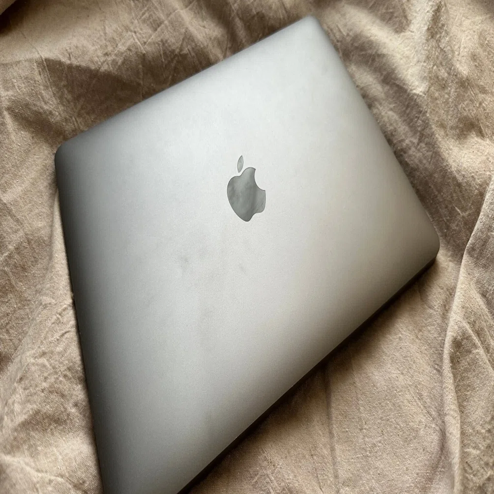 Apple MacBook シルバー 良好 MacBook 中古 販売】MacBook Pro M2 / 13インチ / 2022 / 8GB / 256GB