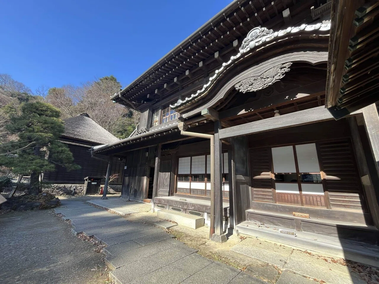 岡本太郎美術館と日本民家園をぶらり、刺激と静けさ。｜ホシコ｜余白の