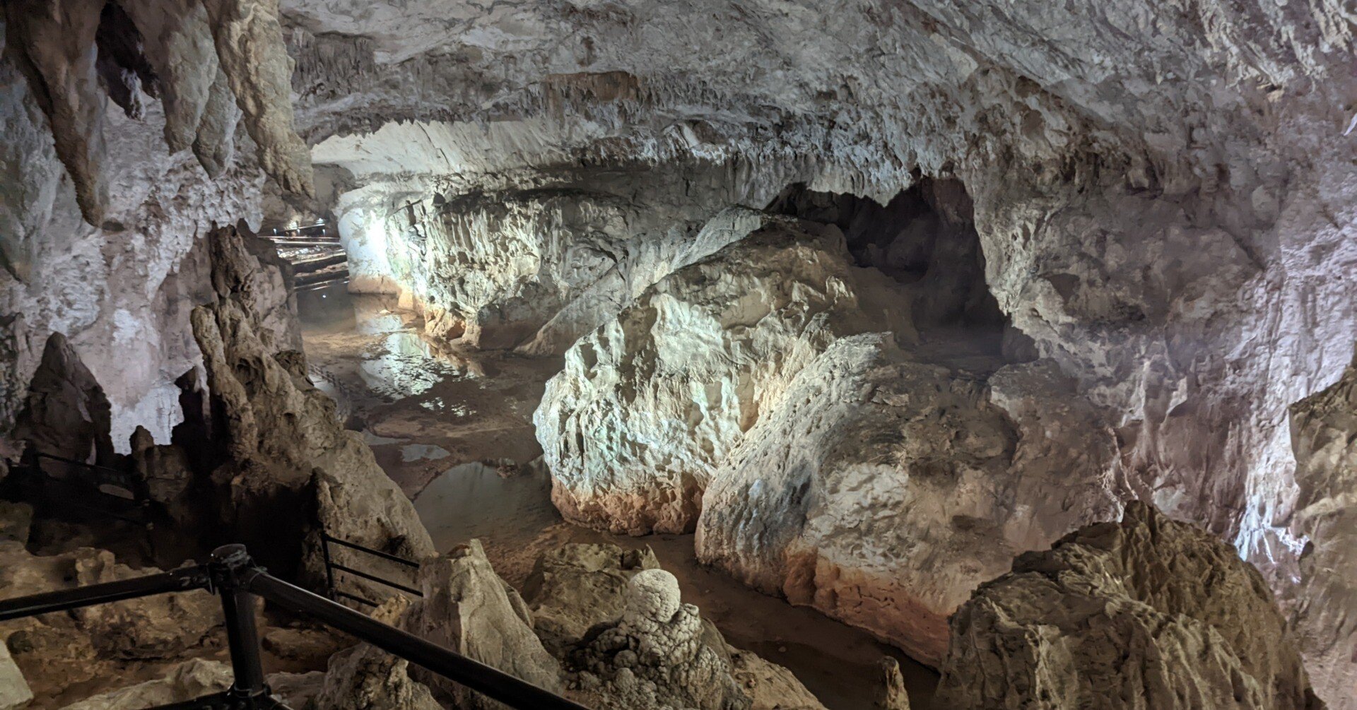 探検！日本最大の鍾乳洞 秋芳洞 | 山口帰省ついで旅(3) 2022/12～2023